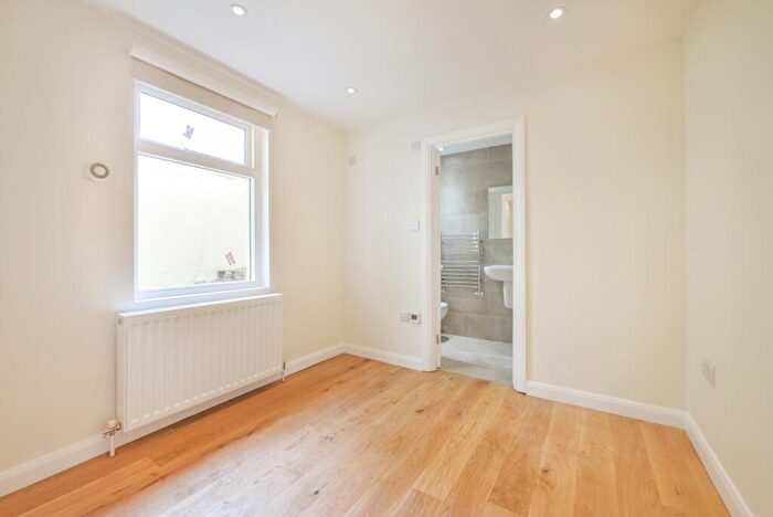 2 Bedroom Flat To Rent In Brunswick Square Hove, BN3