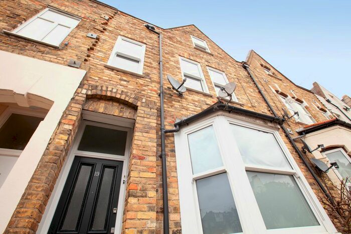 3 Bedroom Flat To Rent In Gladesmore Road, London, N15