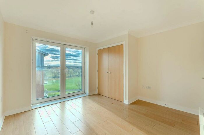 2 Bedroom Flat For Sale In Cleeve Way, Sutton, SM1