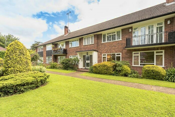 2 Bedroom Flat To Rent In Bromet Close, Watford, WD17