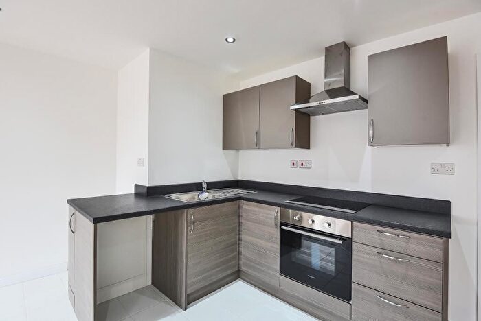 3 Bedroom Flat To Rent In Northumberland Avenue, Reading, RG2