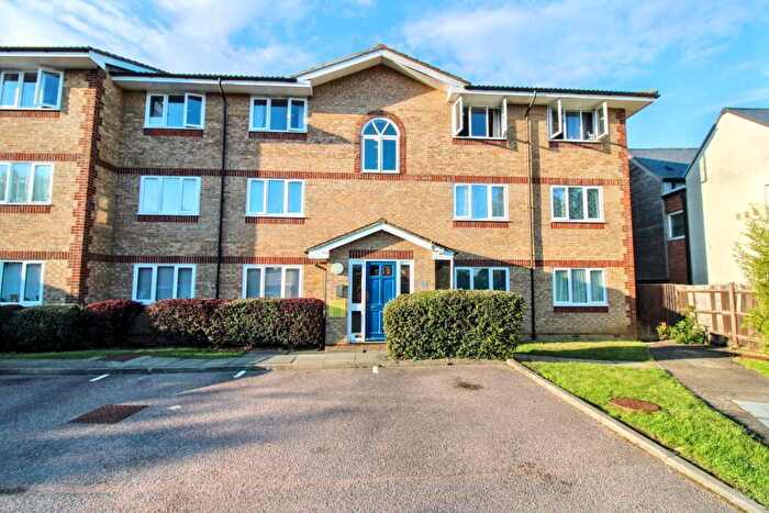 2 Bedroom Flat For Sale In Keller Close, Stevenage, SG2