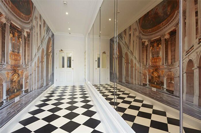 3 Bedroom Apartment To Rent In Portland Square, Bristol, BS2