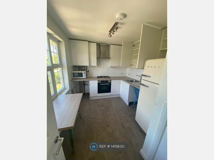 4 Bedroom Maisonette To Rent In The Fairway, London, NW7