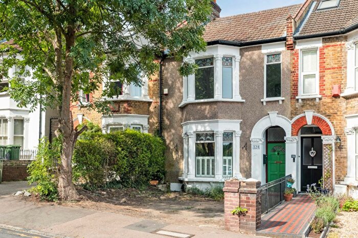 3 Bedroom Terraced House For Sale In Charlton Lane, London, SE7