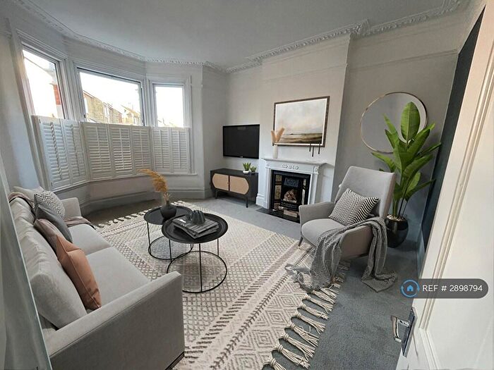 2 Bedroom Flat To Rent In Wanstead Park Avenue, London, E12