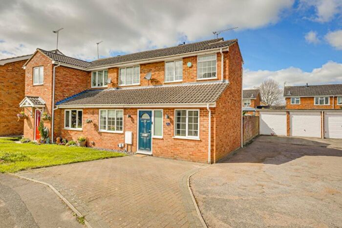 3 Bedroom Semi Detached House For Sale In Carina Drive, Leighton Buzzard, LU7