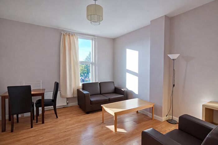 2 Bedroom Flat To Rent In Blackstock Road, Finsbury Park, London, N4