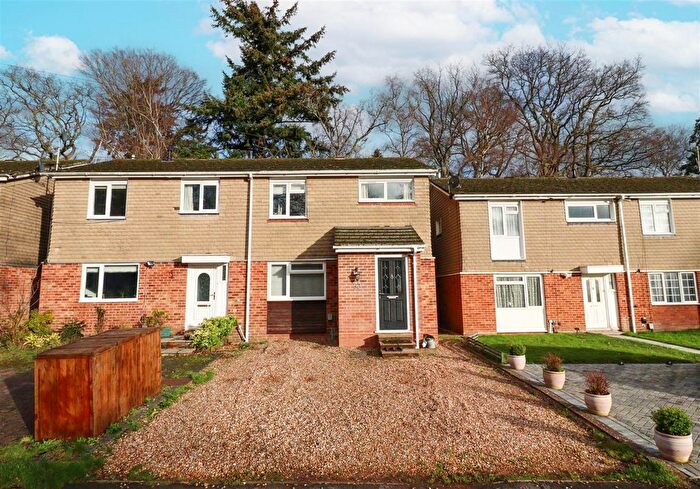 3 Bedroom Semi Detached House For Sale In Lea Springs, Fleet, GU51