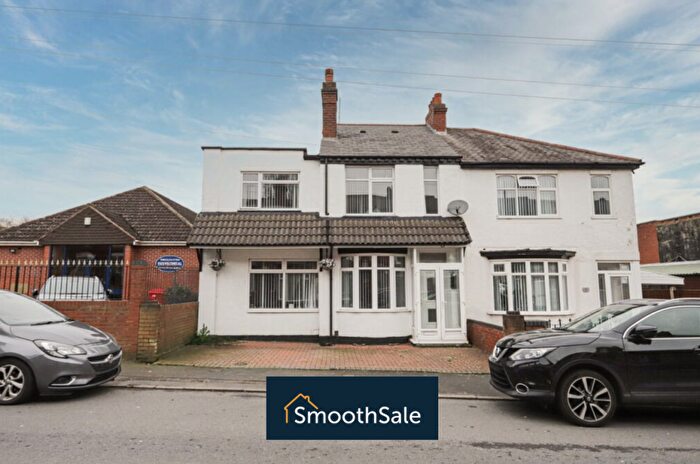 4 Bedroom Semi-detached House For Sale In Vicarage Road, Halesowen, B62