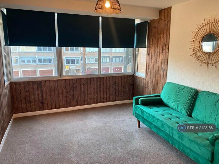 Studio To Rent In Dudley Court, Glasgow, G41