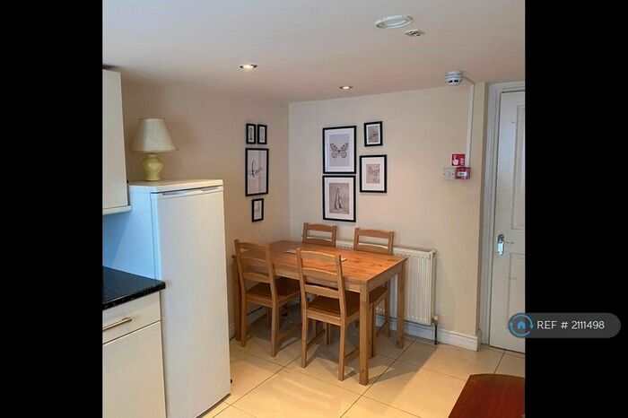 5 Bedroom Semi-Detached House To Rent In New Cross Road, London, SE14