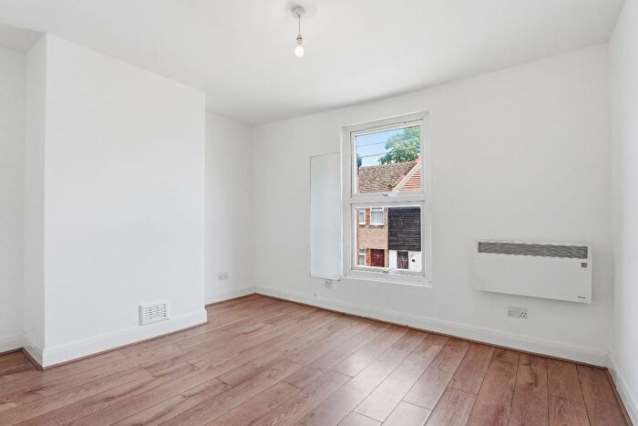 2 Bedroom Terraced House For Sale In Cross Road, Croydon, CR0