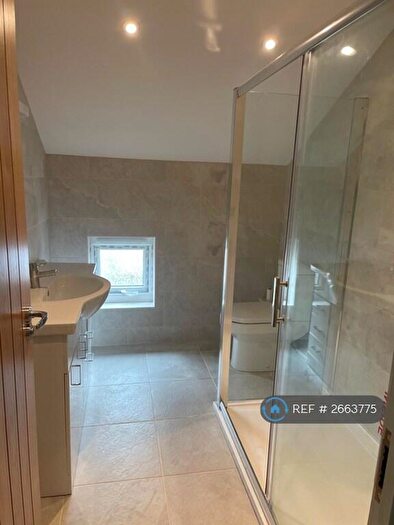 2 Bedroom Flat To Rent In Clay Hill, Beenham, Reading, RG7