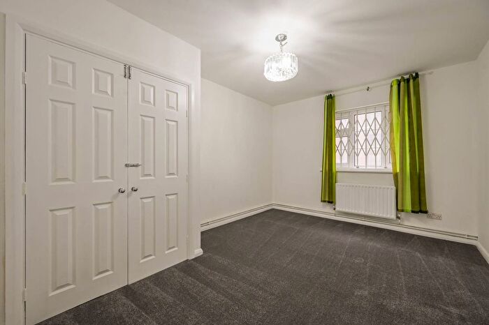 2 Bedroom Flat To Rent In Wolsey Street, Whitechapel, London, E1