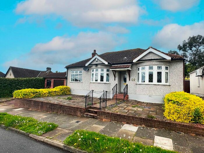 3 Bedroom Bungalow To Rent In Hillfoot Road, Romford, RM5