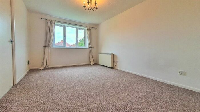 1 Bedroom Flat To Rent In Redford Close, Feltham, TW13