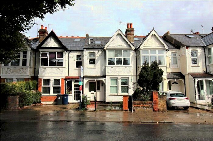 3 Bedroom Flat To Rent In Northfield Avenue, Ealing, W13
