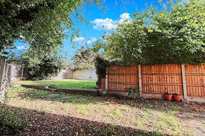 2 Bedroom Flat For Sale In Harcourt Avenue, Southend-On-Sea, SS2