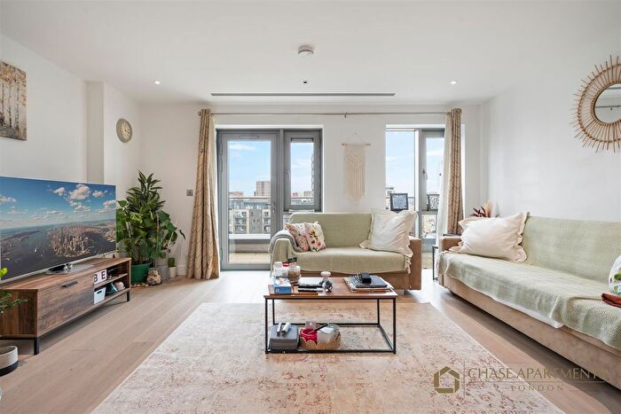 3 Bedroom Flat For Sale In Fermont House, Beaufort Square, London, NW9