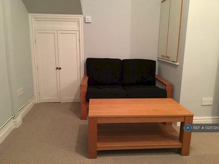 3 Bedroom Flat To Rent In Morley, Morley, Leeds, LS27