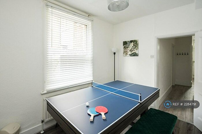 4 Bedroom Semi-Detached House To Rent In Chatfield Road, Croydon, CR0