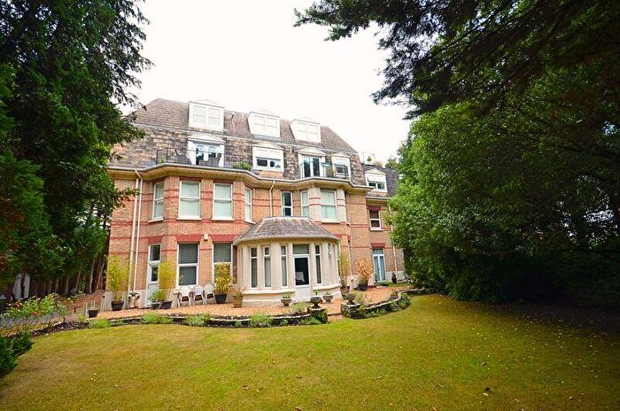 2 Bedroom Flat For Sale In Manor Road, Bournemouth, BH1