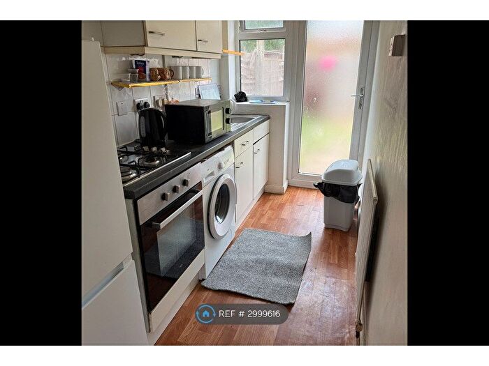 2 Bedroom End Of Terrace House To Rent In Feltham, Feltham, TW13