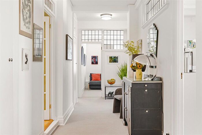 2 Bedroom Flat For Sale In Courtenay Gate, Courtenay Terrace, Hove, BN3