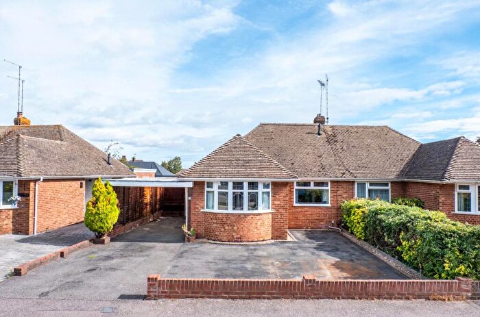 2 Bedroom Semi-Detached Bungalow For Sale In Parkfield Road, Rainham, ME8