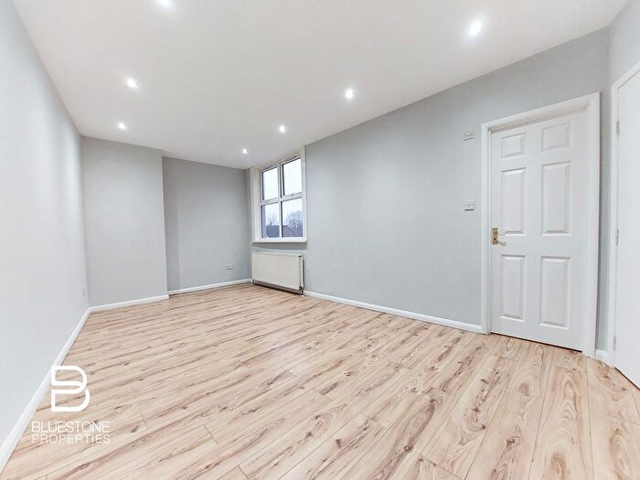 2 Bedroom Flat To Rent In Summerstown, London, SW17
