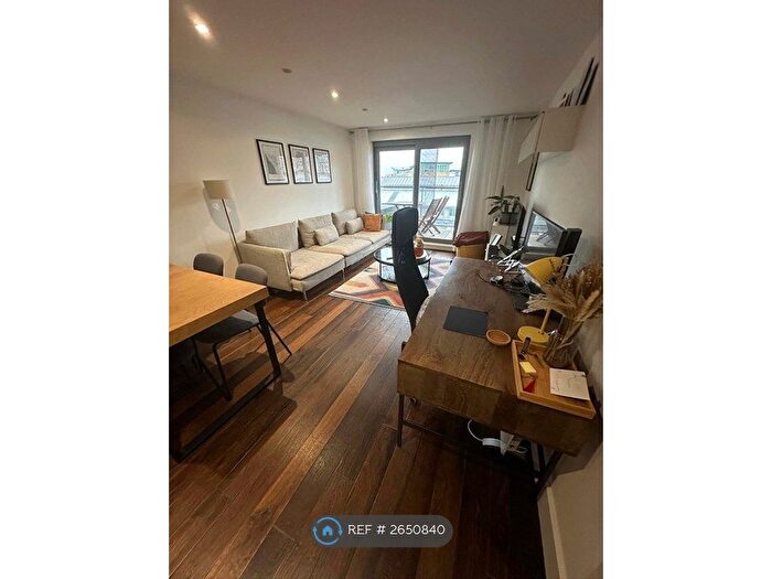 2 Bedroom Flat To Rent In Royal Carriage Mews, London, SE18