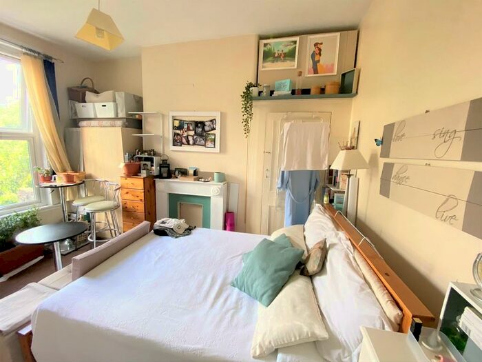 Studio To Rent In Drayton Park, Highbury East, London, N5