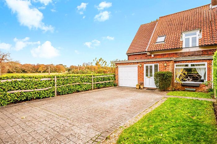 4 Bedroom Semi Detached House To Rent In Howard Close, Walton On The Hill, KT20