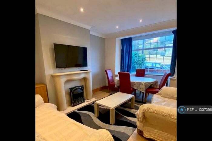 4 Bedroom Semi-Detached House To Rent In Matthew Bank, Jesmond, Newcastle Upon Tyne, NE2