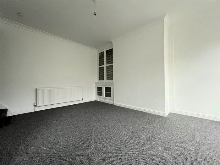 2 Bedroom Property To Rent In Cross Flatts Parade, Leeds, LS11