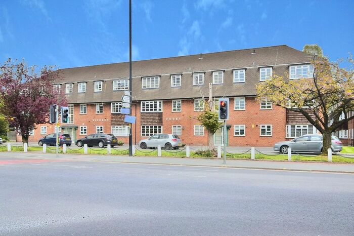 3 Bedroom Flat To Rent In Wilmslow Road, Manchester, Greater Manchester, M20