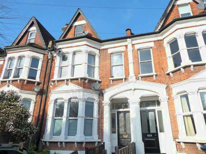 1 Bedroom Flat To Rent In Holmesdale Road, London, SE25