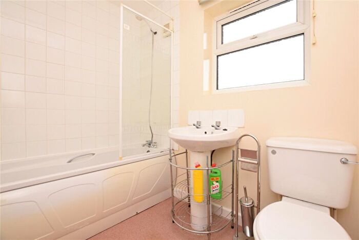 2 Bedroom Apartment To Rent In Flat, Town Street, Beeston, Leeds, West Yorkshire, LS11