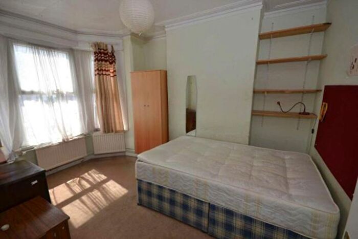 5 Bedroom Terraced House To Rent In Norris Road, Reading, RG6