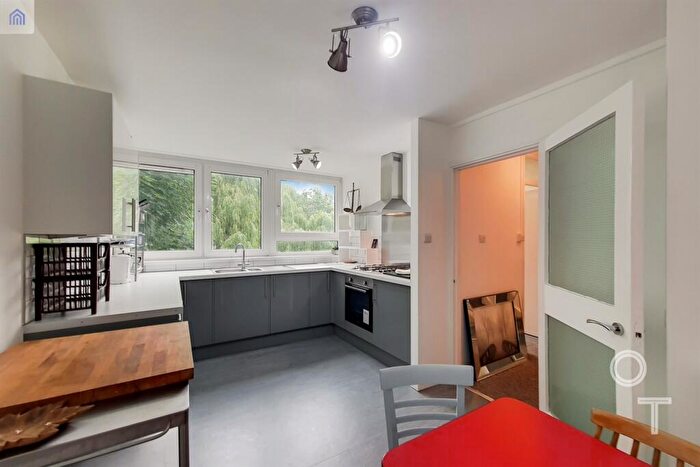 3 Bedroom Flat To Rent In Wendling, Haverstock Road, NW5