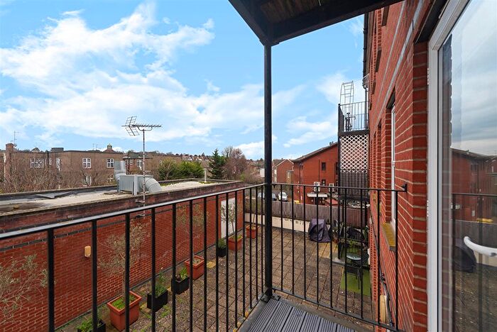 2 Bedroom Flat To Rent In Coombe Lane, London, SW20