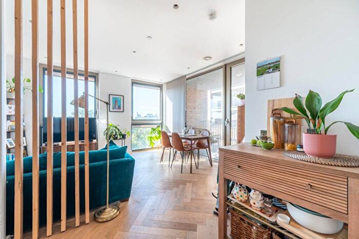 2 Bedroom Flat For Sale In Oberman Road, Dollis Hill, London, NW10