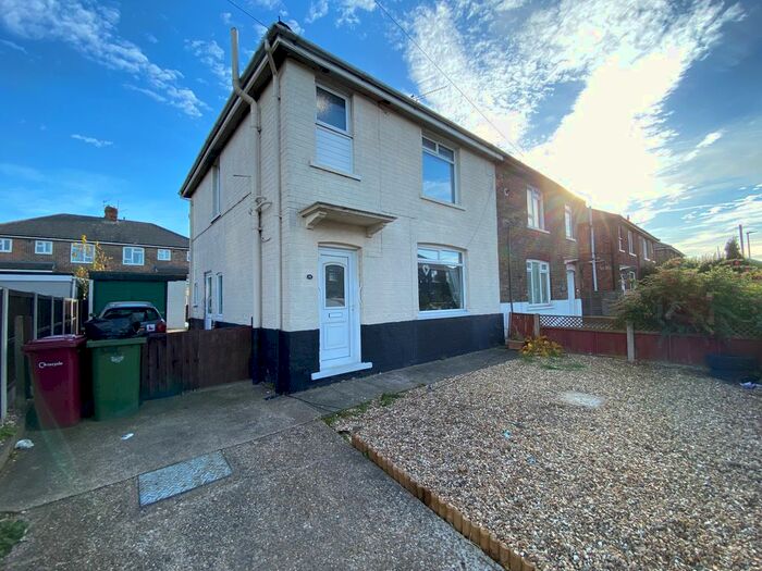 3 Bedroom Semi-Detached House To Rent In Hempdyke Road, Scunthorpe DN15