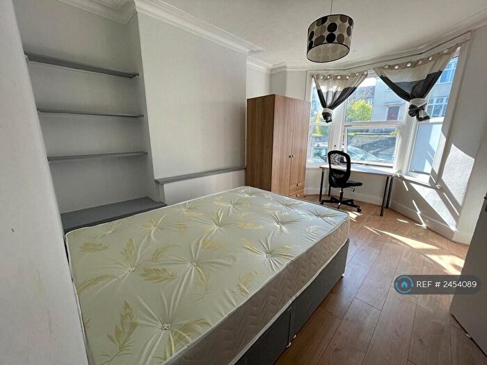 4 Bedroom Terraced House To Rent In Wellington Crescent, Bristol, BS7