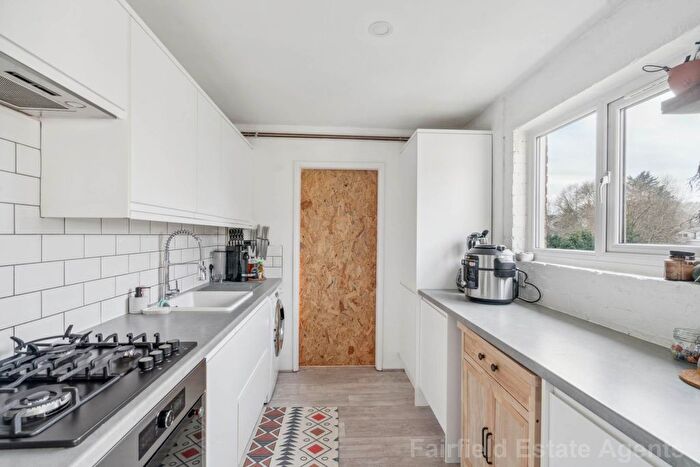 1 Bedroom Flat For Sale In Prestwood, Upper Hitch, Carpenders Park, WD19