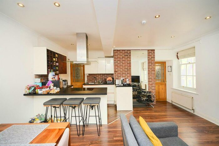 2 Bedroom Flat To Rent In Marine Parade, Brighton, BN2