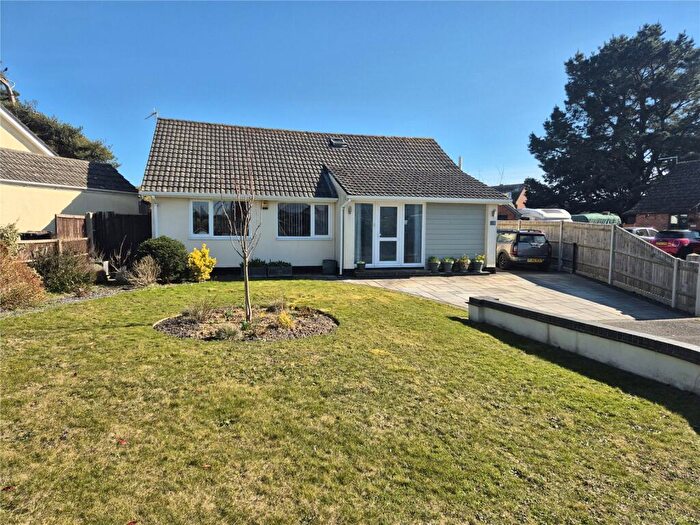 4 Bedroom Bungalow For Sale In Barton Drive, Barton On Sea, New Milton, Hampshire, BH25