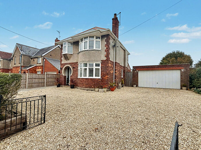 3 Bedroom Detached House For Sale In St. Michaels Avenue, Yeovil, Somerset, BA21