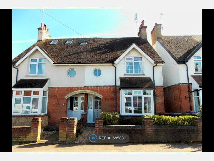 3 Bedroom Semi-Detached House To Rent In Milestone Road, Knebworth, SG3